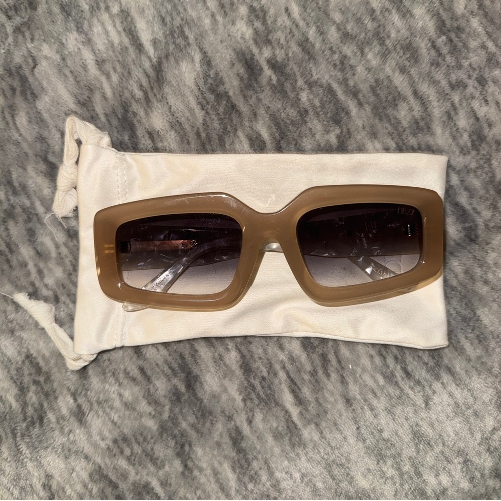 DEZI Read the Room Sunglasses - Picture 5 of 5